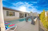 Huge Heated Pool, Pool Slide, Spa, Fire Pit, Games - Bed and Breakfast Indio