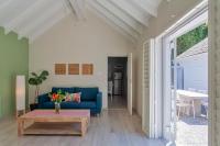 Spacious Barn style cottage in heart of Constantia - B&B Cape Town