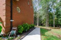 Cozy Adventure Basement - B&B Buford