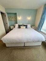 Standard Twin Room with Sea View