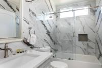 Central 3BR Apt Near Americana - B&B Glendale