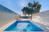 Villa with Private Pool, BBQ & Patio - B&B Vila Nova de Gaia