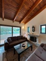 Entire Apartment 140m2 near Syvota and Parga - B&B Vasilikós