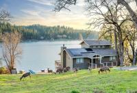 Lakefront Villa with 180 degree view private dock and boats - Ferienwohnung Groveland