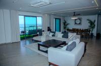 Semo's Aqua luxury 6 bedrooms Penthouse sea views - B&B Mombasa