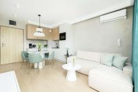 Stylish Apartment in Kołobrzeg with Air Conditioning and Parking by Noclegi Renters - B&B Kołobrzeg