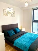 Lux Stylish 2 Bed High Rise with Parking and Balcony - B&B Manchester
