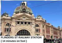 74D Abnb-Style Modern Getaway with City Views & Resort Amenities - B&B Melbourne