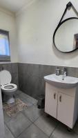 Berlouri Guest House Family Suite - B&B Hekpoort