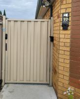 Room 1 Private Room - Shared space- Driveway Parking - B&B Craigieburn