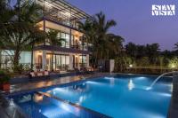 StayVista at Ocean Breeze with Bonfire & Pool - B&B Guhāgar