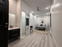Downtown Private Room & Workspace Metros Sherbrooke & Berri! Fast Wifi! - B&B Montreal