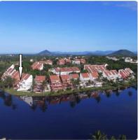 Vista para a lagoa - Enseada Azul, perto da Bacutia - Lazer Completo, piscinas, quadras, sauna, pescaria, náutica, bar, restaurante, parques - Estacionamento e Portaria 24h - B&B Guarapari