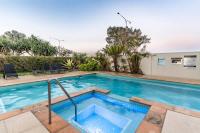 Oceanfront Hamptons 2BR Escape - B&B Gold Coast