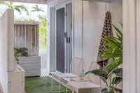 The Local Studio - Luxury over 2 levels - B&B Byron Bay