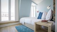 Three-Bedroom Apartment with Terrace and River View
