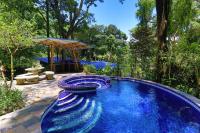 Toucan Villa Family home w Private Pool Garden - B&B Quepos