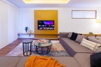 4 minutes by car to American Village Free parking included Accommodates up to 16 people Spacious house tocoa - Chambres d'hôtes Chatan