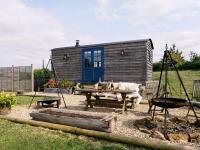 Lillie's Shepherds Hut at Shepherds Lodge Retreat and Wellness - Bed and Breakfast Nottingham