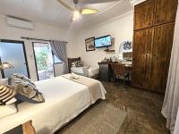 Deluxe Queen Garden View Room with Patio & Spa Bath