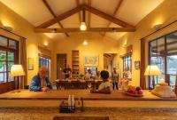 Yellow House 3-bedroom Villa In Nature - B&B Naivasha