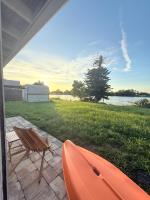 Lake Front Entire Home FL Getaway - Chambres d’hôtes Deltona