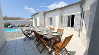 Belle maison familiale avec piscine et parking - Bed and Breakfast Loix