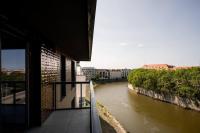 Azure View Apartment - City Center & Balcony View - Ferienwohnung Wroclaw