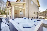 1 Mi to Okemo Mtn Resort: Ludlow Home w/ Hot Tub - Bed and Breakfast Ludlow