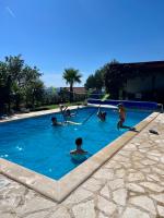 Holiday House Vita - Heated pool, Large massage tub and Sports court - Chambres d'hôtes Klis