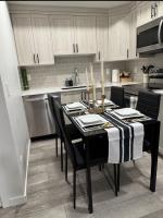 Luxury Haven by Kc & Flo - B&B Calgary