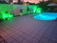 COQUET F2 CLIMATISE AVEC PISCINE AU LAMENTIN - B&B Le Lamentin