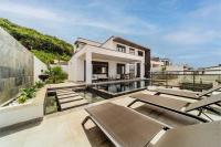 VILLA D'ELSA - 3 suites - 6 personnes - Villa avec piscine à débordement et vue mer à SAINT PIERRE Grand-Bois - B&B Saint-Pierre