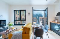 Prague Days - Bright Studio with Balcony, Netflix and 70Mbs WiFi in Smíchov - B&B Prague