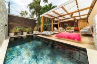 VILLA DU JARDIN ANGELIQUE classée 5 étoiles - 4 suites pouvant accueillir jusqu'à 8 personnes - piscine CHAUFFÉE située en plein centre-ville de St Pierre à 2 pas du lagon - Chambres d'hôtes Saint-Pierre