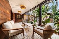 VILLA DU JARDIN ANGELIQUE classée 5 étoiles - 4 suites pouvant accueillir jusqu'à 8 personnes - piscine CHAUFFÉE située en plein centre-ville de St Pierre à 2 pas du lagon - Chambres d'hôtes Saint-Pierre
