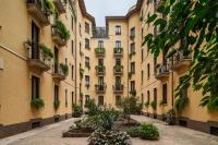 Classbnb - Luxurious and spacious 5-bedroom and 5-bath apartment, just 3 minutes from Milan central station metro, M2 green M3 yellow lines - B&B Milano