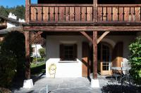 Laax Chalet by Quokka 360 - Charming Apartment with Private Patio - B&B Laax