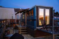 Unique Glamping Experience - The Horse Box - B&B Bradstone