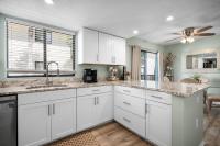 Sunburst Haven – Dock, Pool & Gulf Sands - B&B Englewood