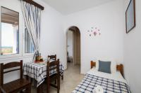 One-Bedroom Apartment (2-3 Adults)