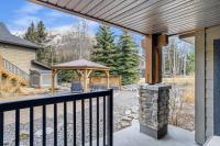 Rockies Getaway 2BR with Patio Hot Tub and Gym - Chambres d'hôtes Dead Man's Flats