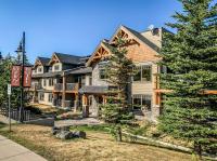 Amazing 3BR Condo With Hot Tub Access and Mtn Views - Chambres d'hôtes Dead Man's Flats