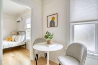 Stay Portland - The Bohemian Bungalow on Broadway - 94 WalkScore - B&B Portland