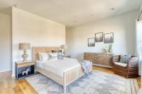 Stay Portland - Custom North Tabor Farmhouse - Gym & Kitchen - B&B Portland