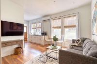 Stay Portland - The Etourdissante Suite - Forest Park & Local Eats - B&B Portland
