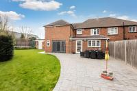4 BR 6 Beds 3 Bath PS4, Pool Table Parking x4 Close to Legoland & Windsor - Chambres d'hôtes Maidenhead