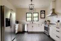 Stay Portland - Fresh Farmhouse Remodel in SE Portland 96BikeScore - Bed and Breakfast Portland