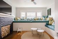 Stay Portland - PDX Art Deco Lounge - Local Eateries, Bars & Shops - B&B Portland