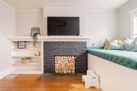 Stay Portland - PDX Art Deco Lounge - Local Eateries, Bars & Shops - B&B Portland